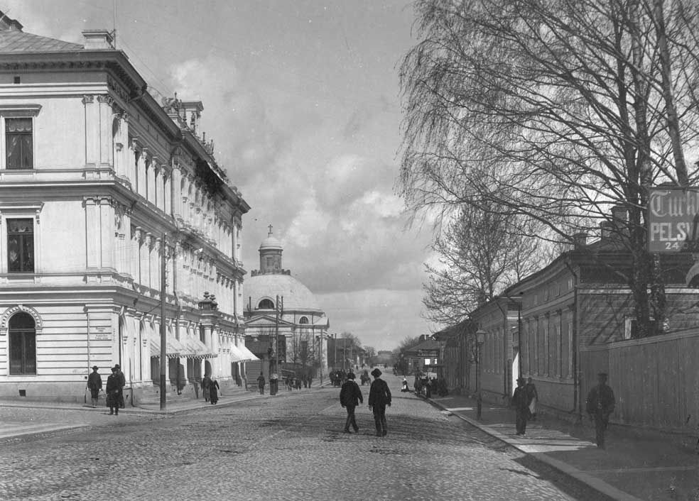 Venäjän kirkkokatu / Yliopistonkatu 25