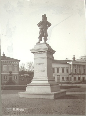 Per Brahe statyn vid Domkyrkotorget i Åbo, nr 192.  duplicate photo