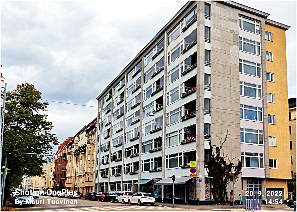 Topeliuksenkatu 7, 9 - Kammiokatu (nyk. Sibeliuksenkatu) 13. Lars Sonckin suunnittelema jugend-talo, jonka oli rakennuttanut senaattori Otto Stenroth. Talo valmistui 1911. Purettu 1950-luvun alussa. rephoto