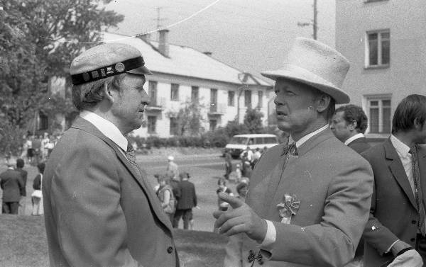 Negatiiv. Tartu linna ja rajooni laulu- ja tantsupidu Tartus 1987. A. Nilsoni kogu. A. Ritsing ja Tartu Akadeemilise Meeskoori laulja.