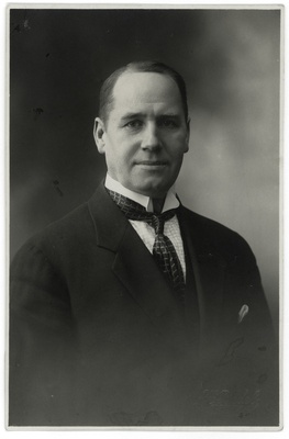 Hugo Kaho portree  similar photo
