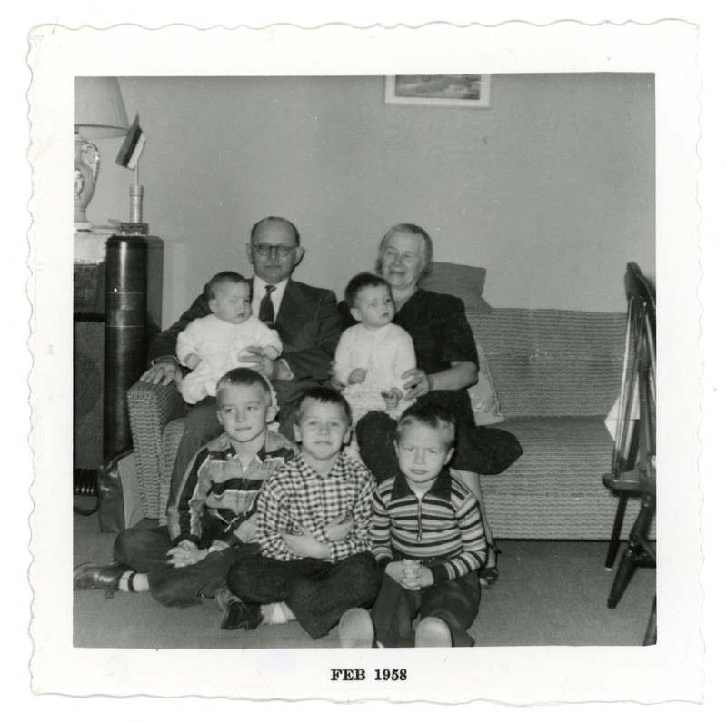 Grupipilt lastega, veebruar 1958