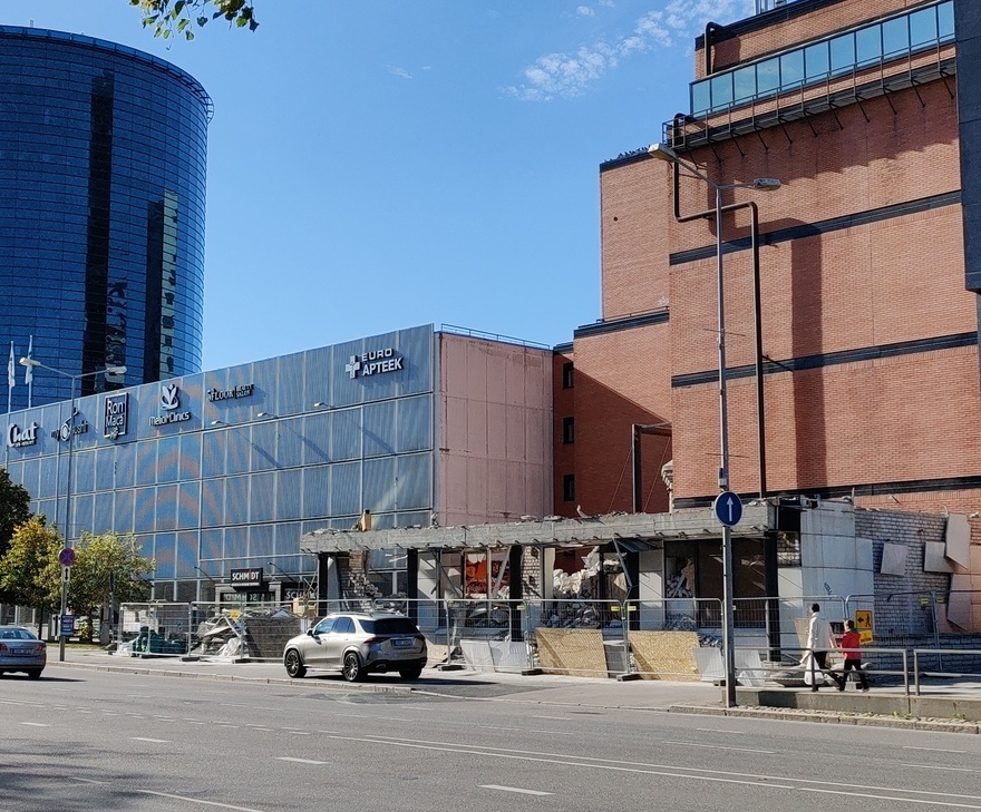 Ärihoone, laohoone ümberehitus Tallinnas, eestvaade. Arhitekt Andres Siim rephoto