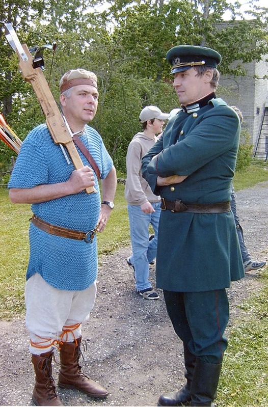 10. juuni Iisaku II külalaat. Ammukuningas Enn Lank ja ammuhuviline urjaadnik Meelis Pällo