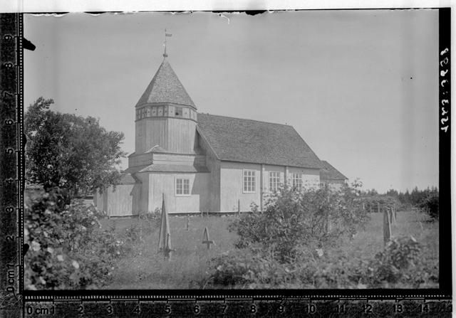Tütarsaar. Kirik.