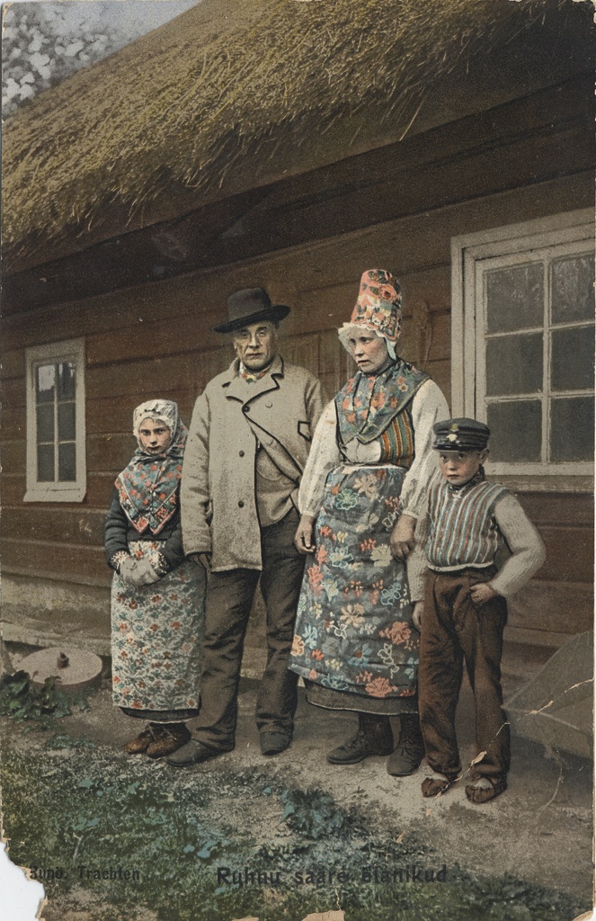 Residents of Ruhnu Island : Runö : Trachten