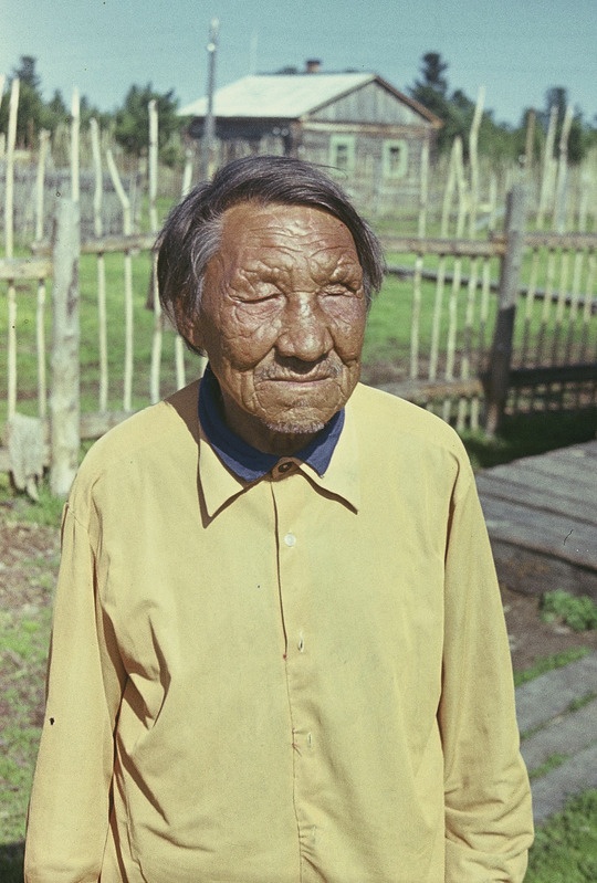 Hant Jegor Kurtjamov, pime, handi rahvalaulude hea tundja. 
Jamali Neenetsi rahvusringkond Šurõškarõ rajoon Azovõ külanõukogu ja küla.
Foto 1977.