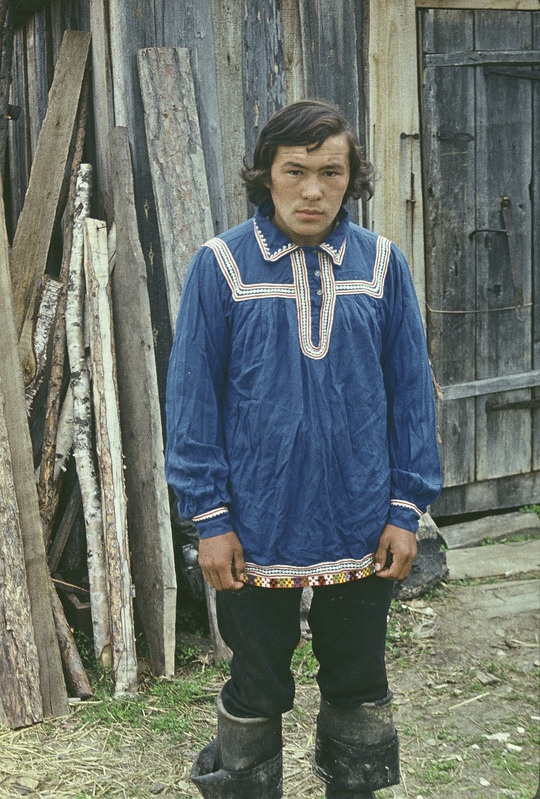 Hant Albert Rjabšikov, seljas rahvarõivasärk. 
Handi-Mansi rahvusringkond Berjozovo rajoon Tegi külanõukogu ja küla.
Foto 1977.