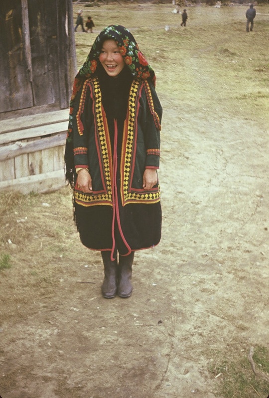 Handi neiu, seljas kalevikuub. Jamali Neenetsi 
autonoomne ringkond Priuralski rajoon Zeljonõi Jari külanõukogu ja küla.
 Foto 1978.
