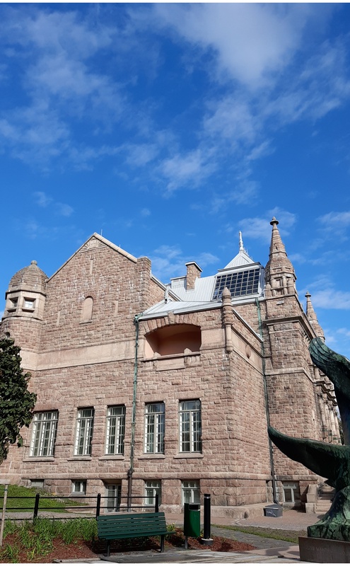 Taidemuseo Puolalanpuiston suunnasta kuvattuna; ulkokuva rephoto