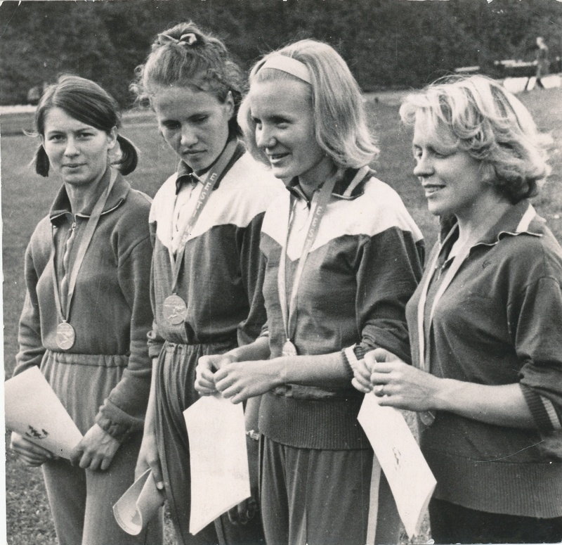 Grupp naisjooksjaid