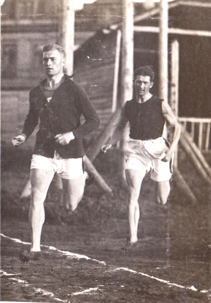 Reinhold Saulmann ja Johannes Villemson jooksurajal 1920