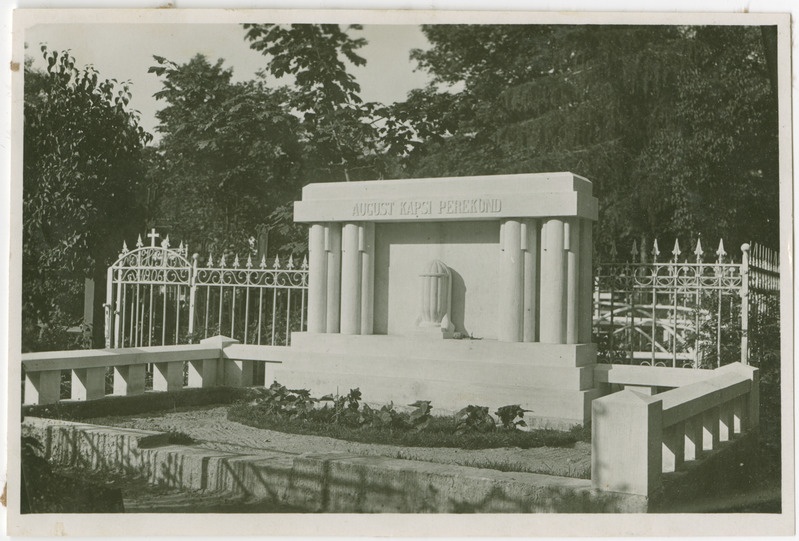 Herman Halliste hauamonument perekond Kapsile Siselinna kalmistul