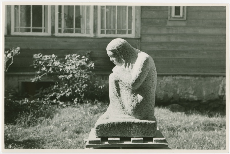 Graniitskulptuur Pupastvere aias