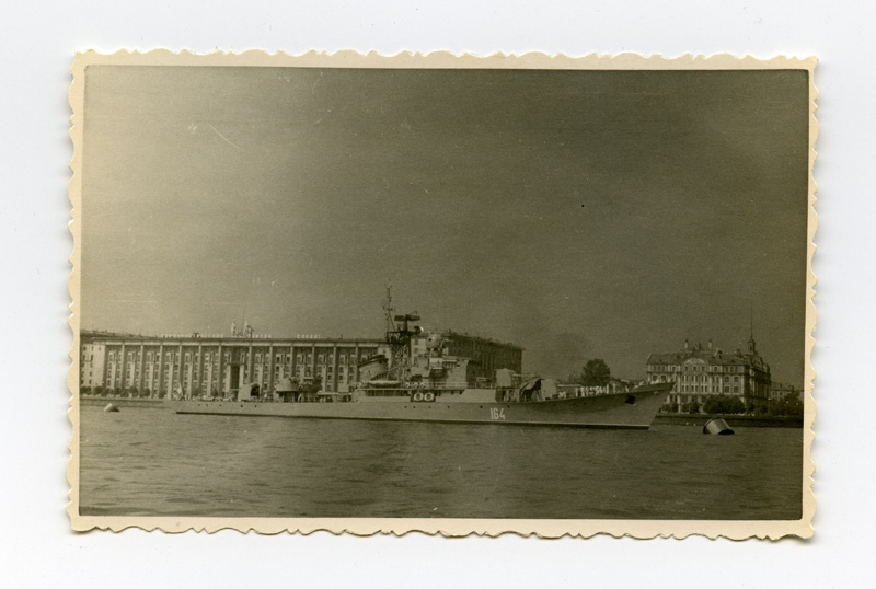 Sõjalaev pardanumbriga 164 Leningradis Neeva jõel