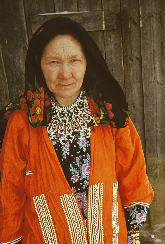 Handi naine Marfa Griškina (1927), seljas rüü. 
Handi-Mansi autonoomne ringkond Berjozovo rajoon Polnovati külamõukogu Tugijanõ küla.
Foto 1980.
