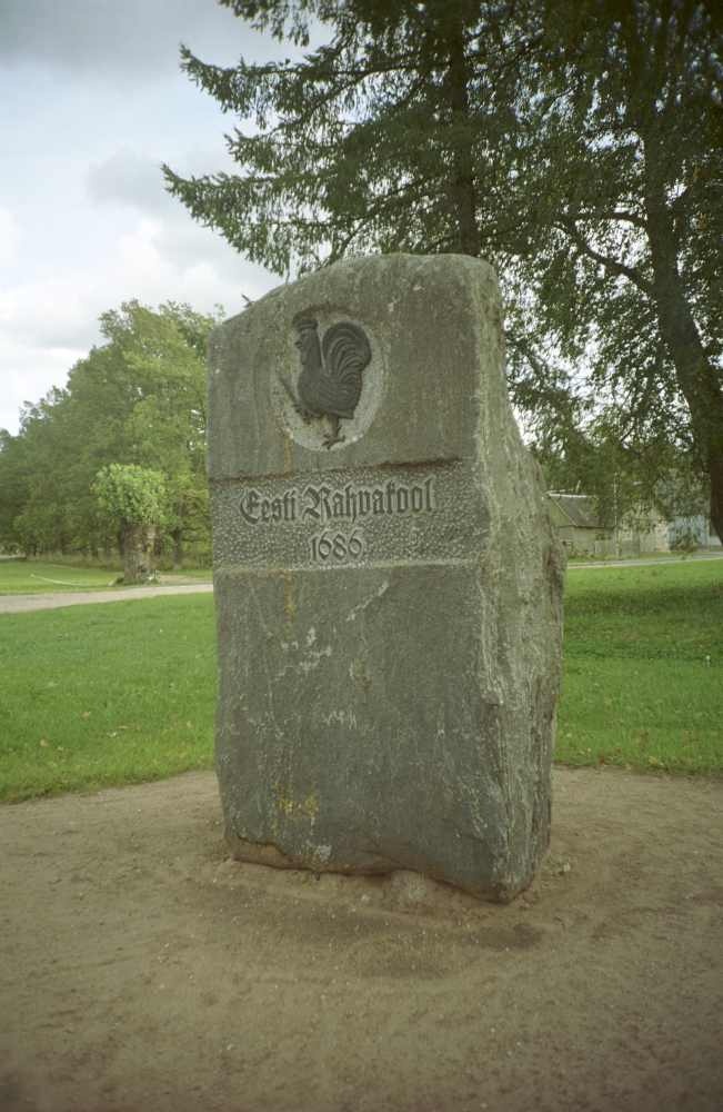 1686. aastal Eesti rahvakooli asutamise mälestuskivi Kambjas