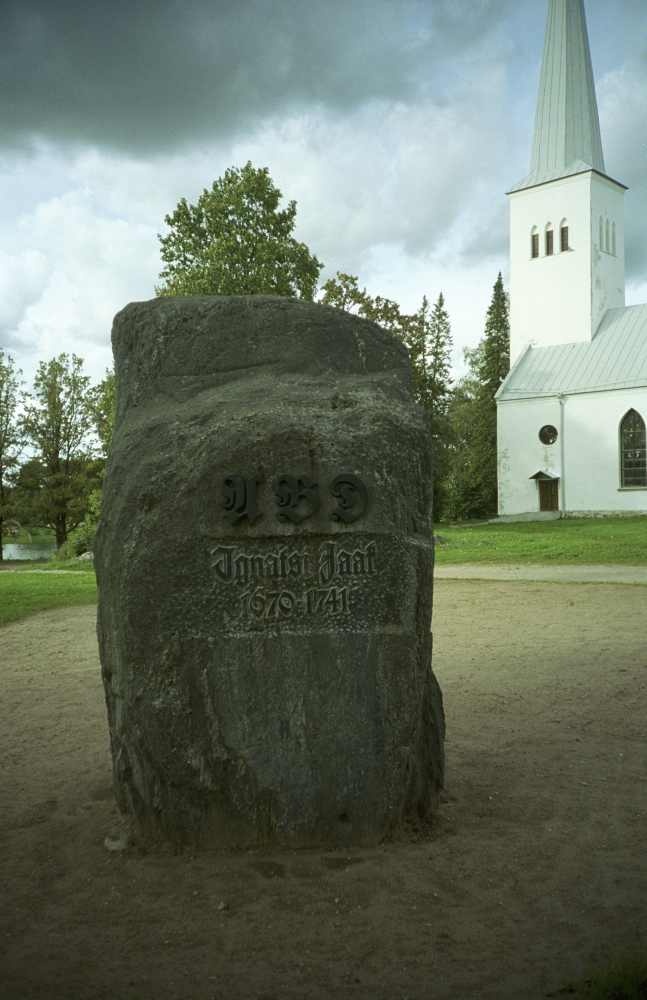 Mälestuskivi Kambjas Ignatsi Jaagule (1670-1741), kes oli üks kahest Bengt Gottfried Forseliuse 1686. aastal Rootsi kuninga Karl XI ees käinud õpilasest