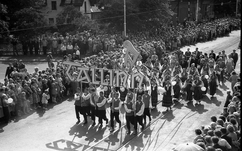 XV üldlaulupidu Tallinnas 1960. A. Nilsoni kogu. Rongkäik. Tallinna kolonni algus.