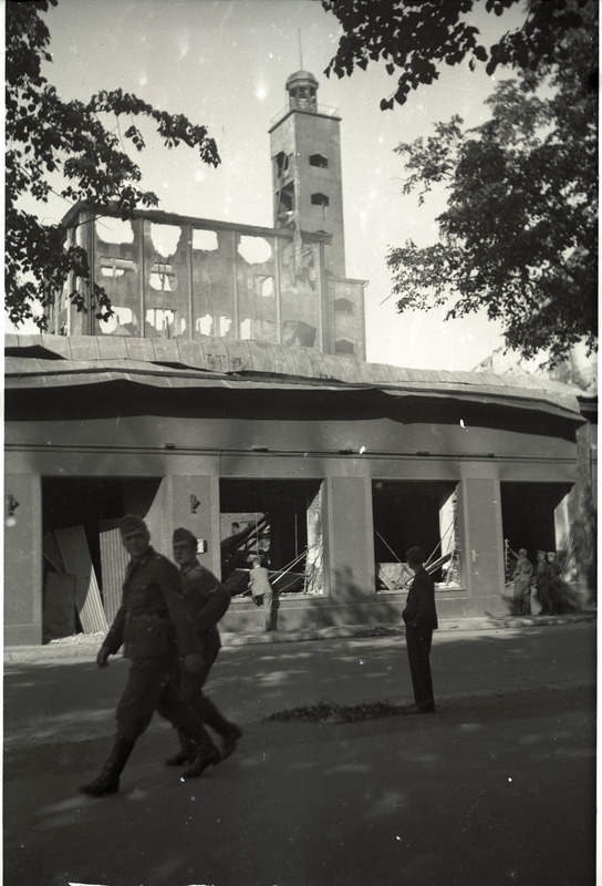 "Puhk ja pojad" elevaator Soo tänaval Saksa okupatsiooni ajal.