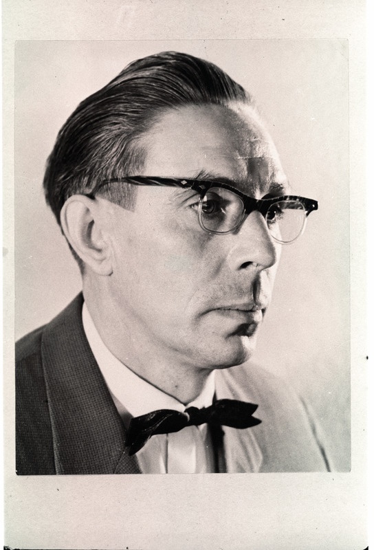 Kirjanik J. Smuuli portree.