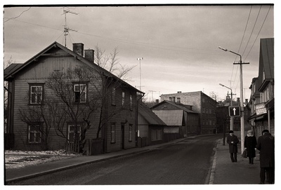 Vaade Tisleri tänava ja Herne tänava ristumiskohalt kesklinna poole.  similar photo