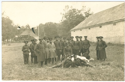 Foto. I soomusrongi-rügement hobusega.  similar photo