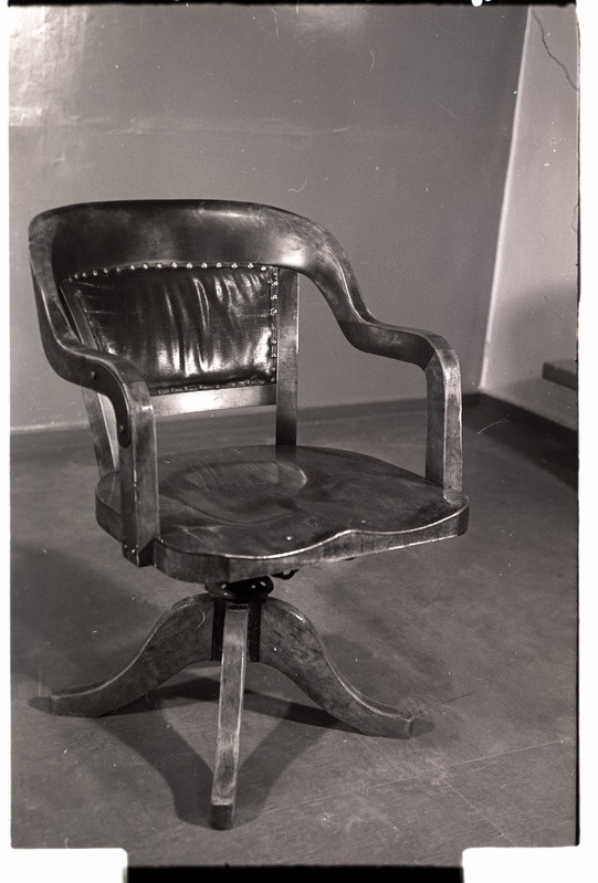 Pehmendatud seljatoega kontoritool 1930-ndatest aastatest.