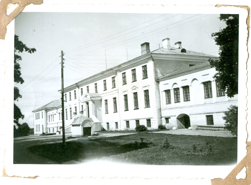 Foto. Uuemõisa 1938. Vladimir e. Laadi oli noorsõdurina 3 kuud Uuemõisas. Seotud Mannide suguvõsaga. Asub HM 8800:2