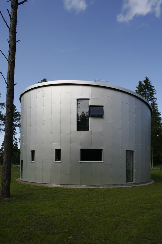 Eramu Rannamõisas Merihobu tee 2, nn Alumiiniummaja. Arhitektid Muru & Pere: Urmas Muru, Peeter Pere, Janek Maat, Katrin Kaevats