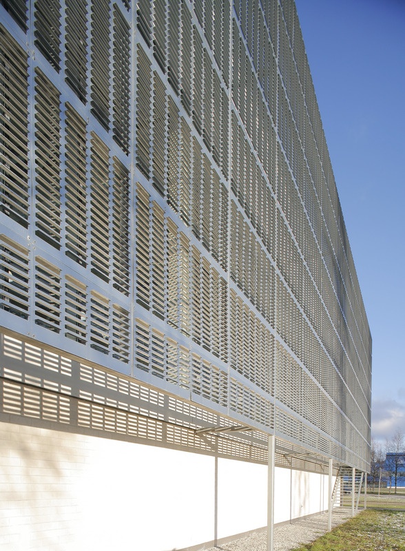 Haabersti / Õismäe vabaajakeskus (Vaba Aja Keskus). Arhitektid Muru & Pere: Urmas Muru, Peeter Pere, Katrin Kaevats, Janek Maat