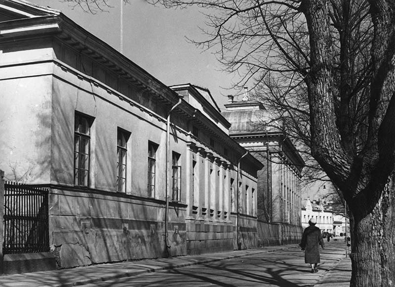 Läntinen Rantakatu 1:n rakennus