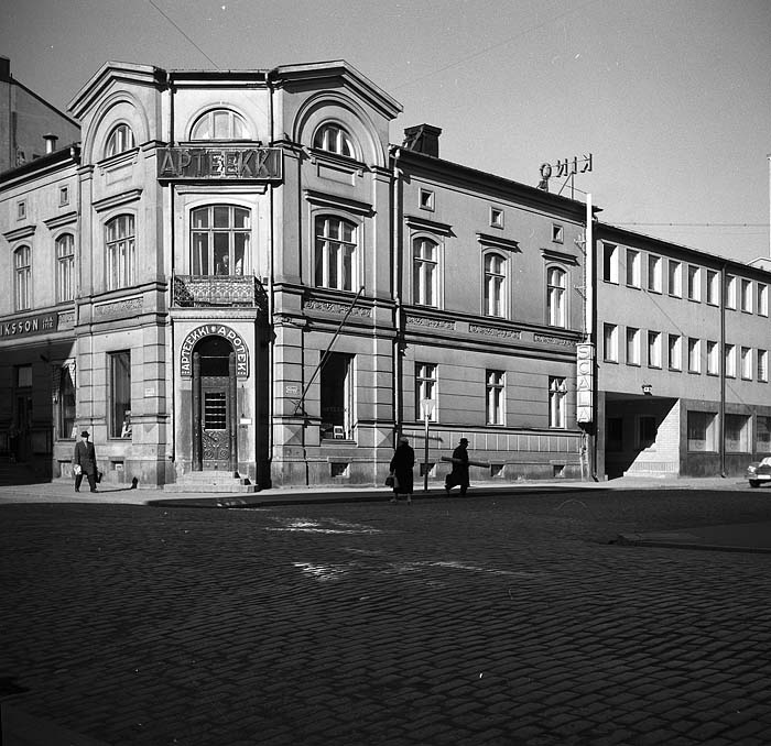 Kristiinankatu 4:n kulmatalon apteekki