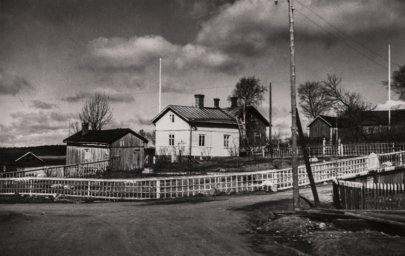 Pikisaaren tienhaara; ulkokuva