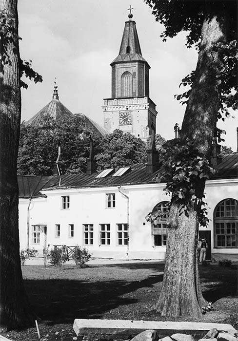Henrikinkatu 10 pihan puolelta, maaherran makasiini; ulkokuva