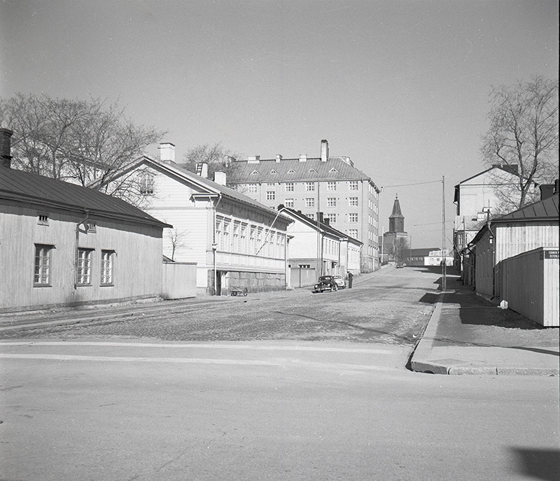 Kellonsoittajankatu 19 - Itäinen Pitkäkatu 13