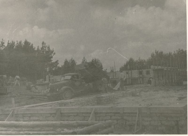 Foto. Restorani ehitamine Haapsalus, Paralepas. Aug. 1961. Fotogr. R. Kalk.