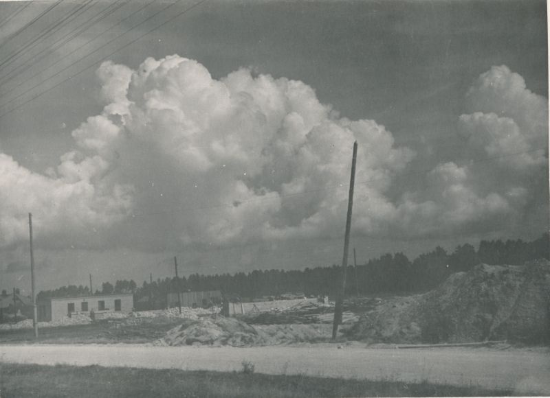Foto. Autobaas nr. 6 hoonete rajamine Lihula mnt. ääres Haapsalus. Aug. 1961. Fotogr. R. Kalk.