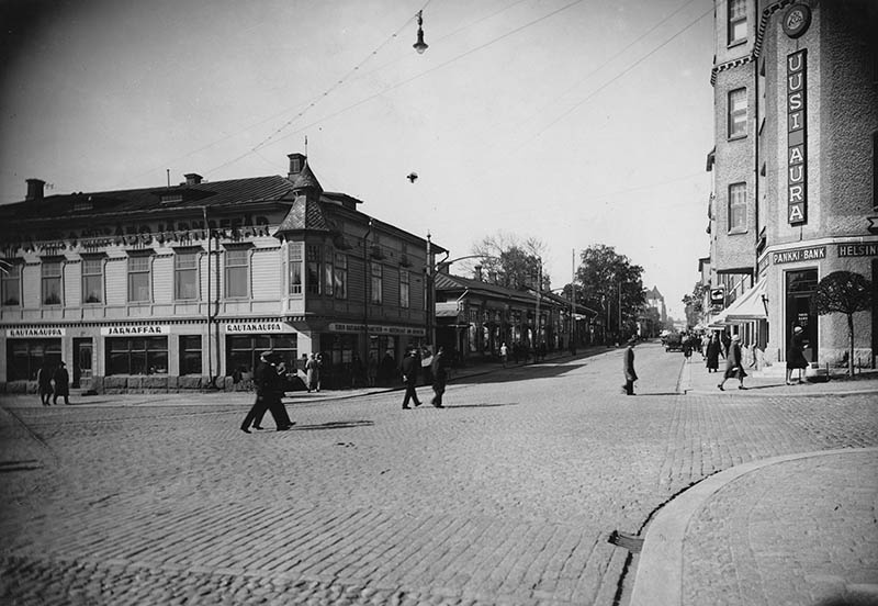 Yliopistonkatu 18/Aurakatu 12 b:n ja Yliopistonkatu 23/Aurakatu 14:n risteys
