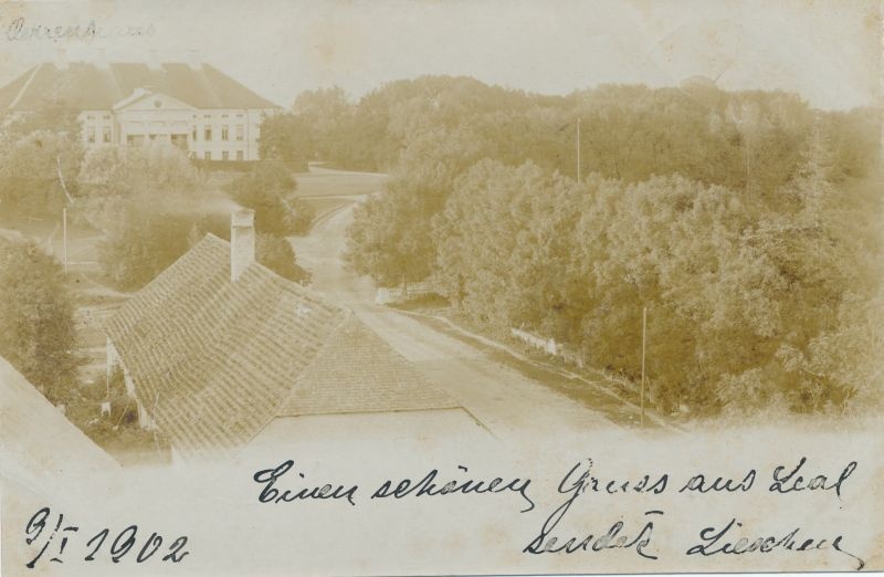 Foto. Lihula. Õhuvaade mõisa peahoone suunas. 1902. O. Siluti kogu. Albumis.
