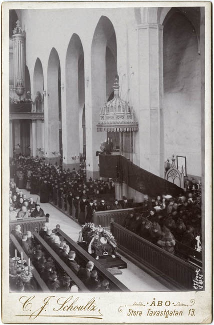 Ärkebiskop T. T. (Torsten Thure) Renvalls (f.23.10.1817 d.16.10.1898) jordfästning i Åbo Domkyrka.