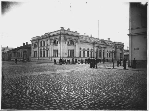 Exteriör: gamla postens hus vid hörnet av Auragatan och Eriksgatan vid Alexanderstorget (numera Salutorget).