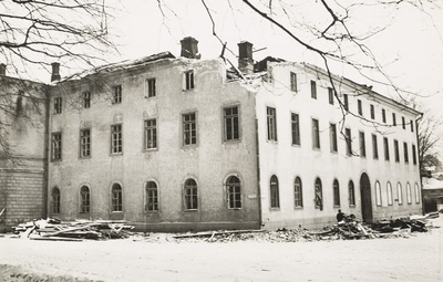 Turun Akatemiatalo vaurioituneena pommituksen jälkeen; ulkokuva  duplicate photo