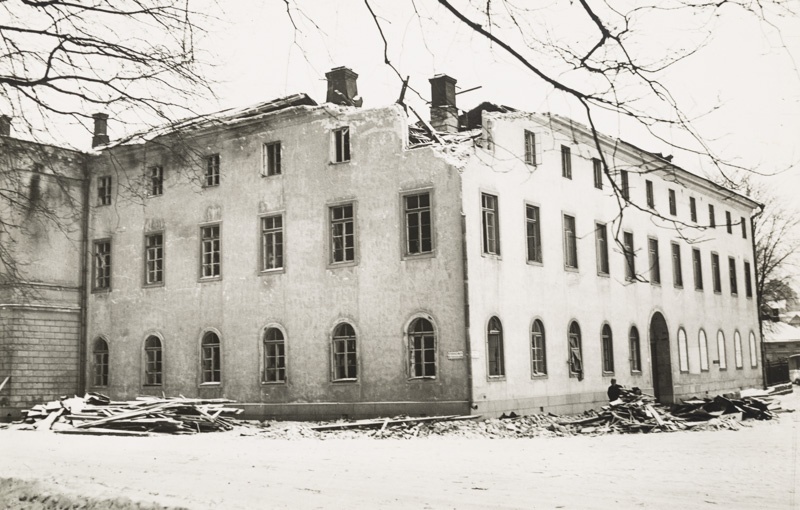 Turun Akatemiatalo vaurioituneena pommituksen jälkeen; ulkokuva