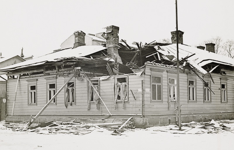 Vaurioitunut puutalo; ulkokuva