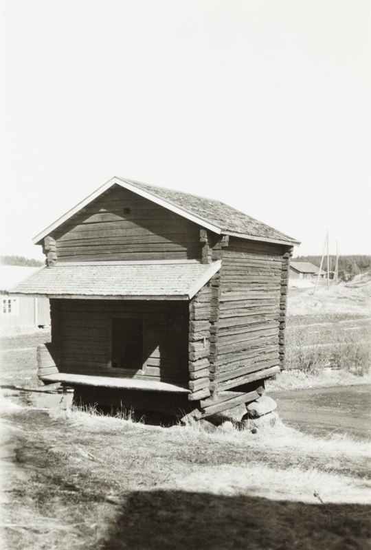 Komoisten talon aitta, Halinen, Turku vuonna 1957.