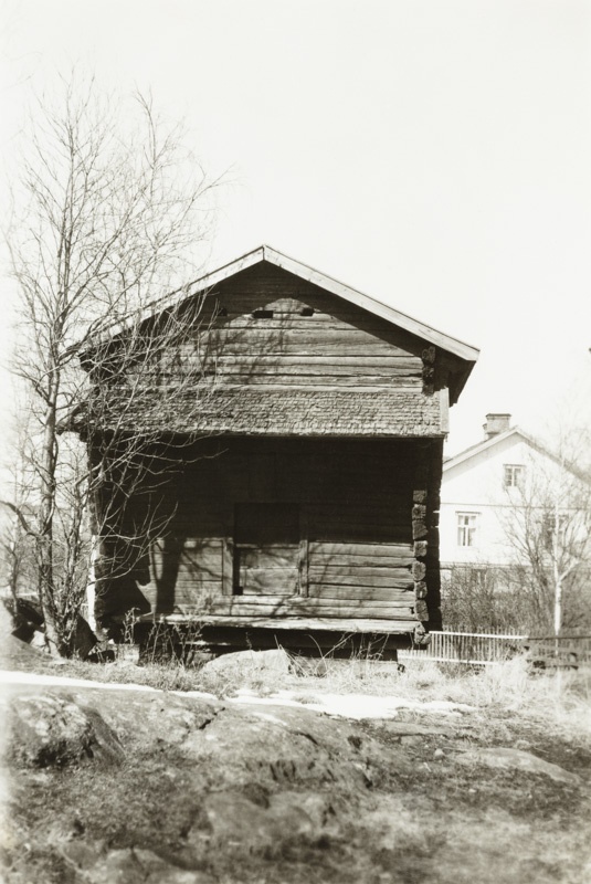 Komoisten talon aitta, Halinen, Turku, vuonna 1957.