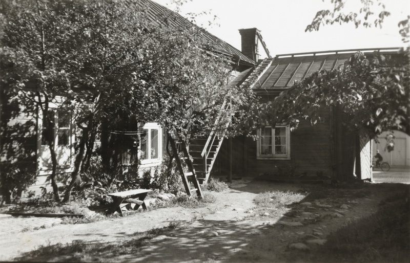 Linnankatu 41, asuinrakennus sisäpihan puolelta kuvattuna.; yleiskuva