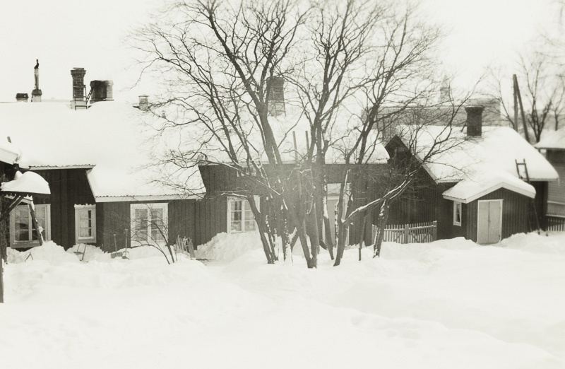 Raunistulan lastenseimen päärakennus ja pikkurakennus talvella 1958.; yleiskuva