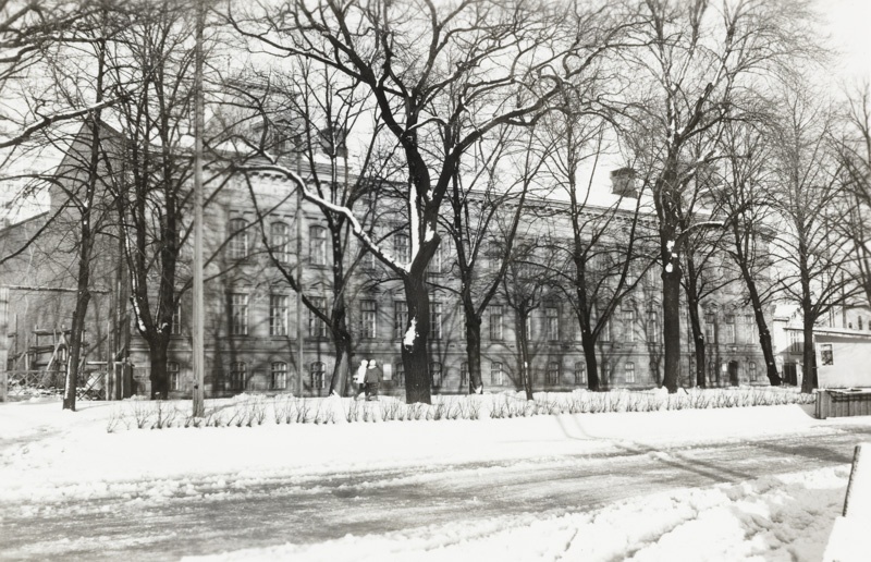 Linnankatu 43, Rakennustoimiston päärakennus talvella 1957; yleiskuva